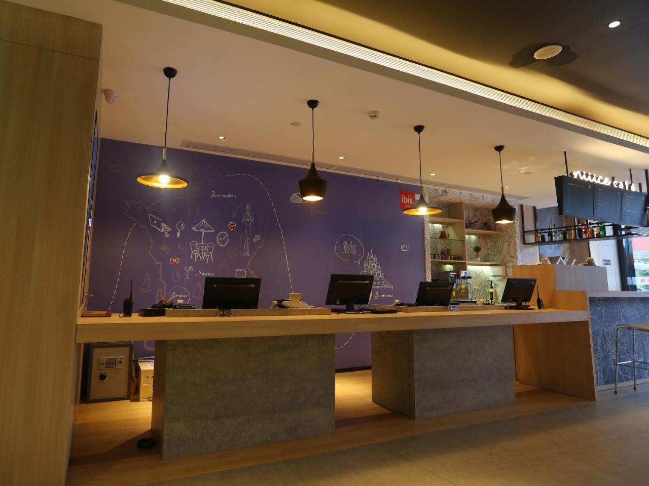 Ibis Haikou Injoy Plaza Hotel Екстер'єр фото